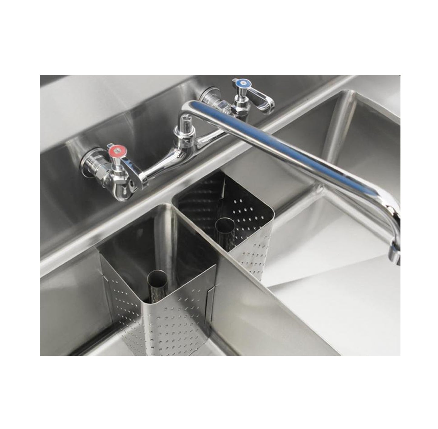 Omcan 43776, 18″ x 21″ x 14″ Three Tub Sink with 3.5″ Center Drain and No Drain Board